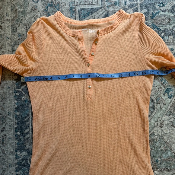 Aerie Women’s Long Sleeve Henley T-Shirt Buttons Peach Orange Size Medium - Picture 10 of 12